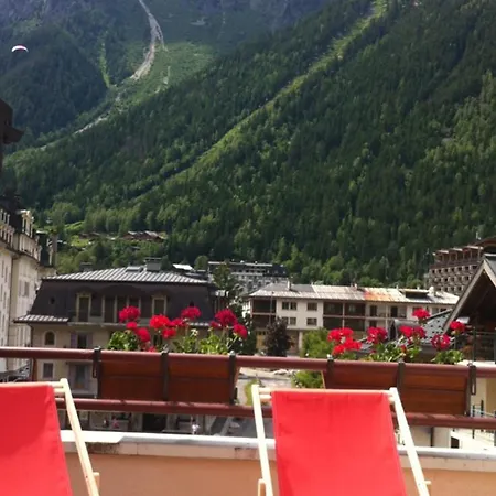 2 Pieces Au Centre Avec Terrasse Et Garage A - Fr-1-517-41 * Chamonix