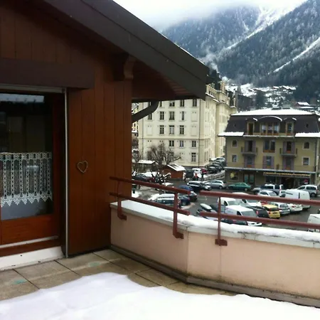 2 Pieces Au Centre Avec Terrasse Et Garage A - Fr-1-517-41 *